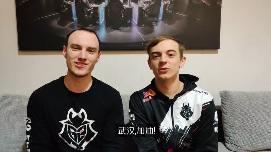 华为鸿蒙5突破1400万终端 三折叠应用首次支持PC